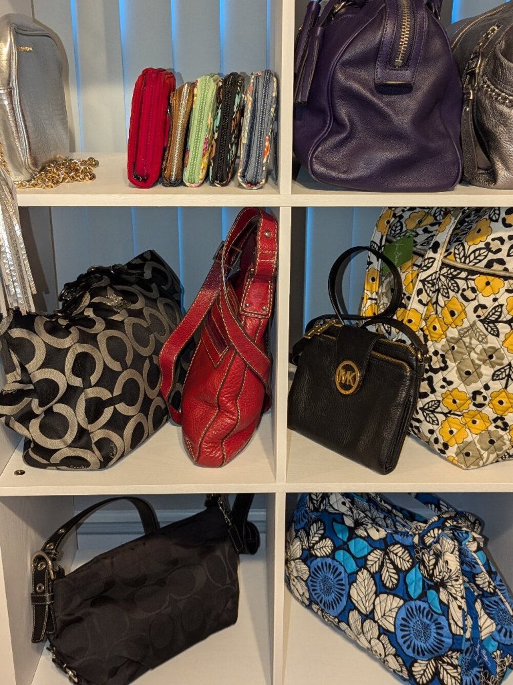 NEXT SHARE SHOW Tues, May 19 @ 9am (EDT). BAGS, WALLETS, ACCESSORIES!!! - Picture 3 of 6